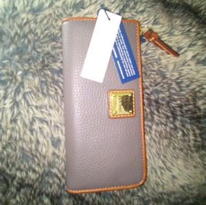 Dooney & Bourke wallet